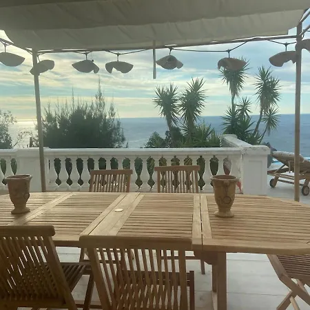 Prestigious With An Incredible Sea View 别墅