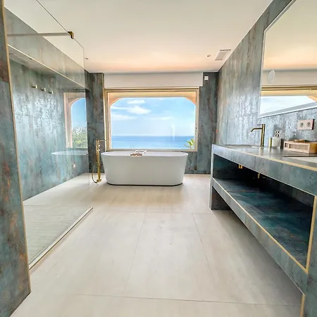 Villa Luxueuse Panoramique, Vue Imprenable Sur La Mer, Piscine, 6 à Anthéor *