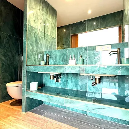 Luxueuse Panoramique, Vue Imprenable Sur La Mer, Piscine, 6 à Anthéor Villa